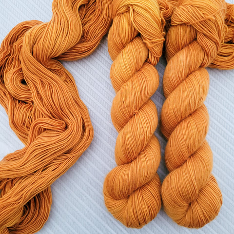 Bees Knees - Merino Singles 4ply yarn